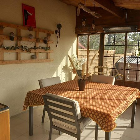 Les Coronilles Bed & Breakfast Beaucaire  Eksteriør bilde