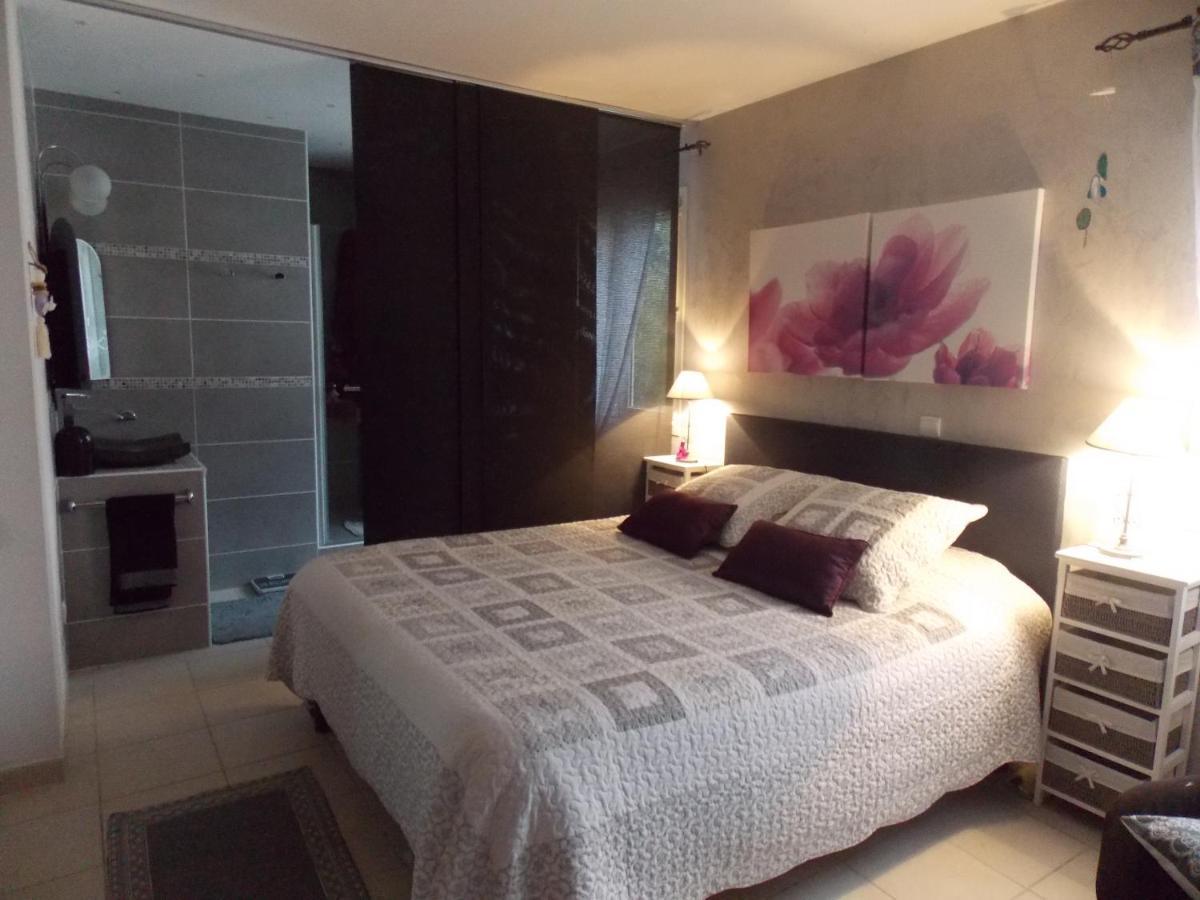Les Coronilles Bed & Breakfast Beaucaire  Eksteriør bilde