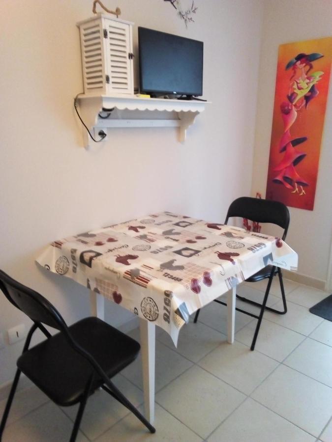 Les Coronilles Bed & Breakfast Beaucaire  Eksteriør bilde