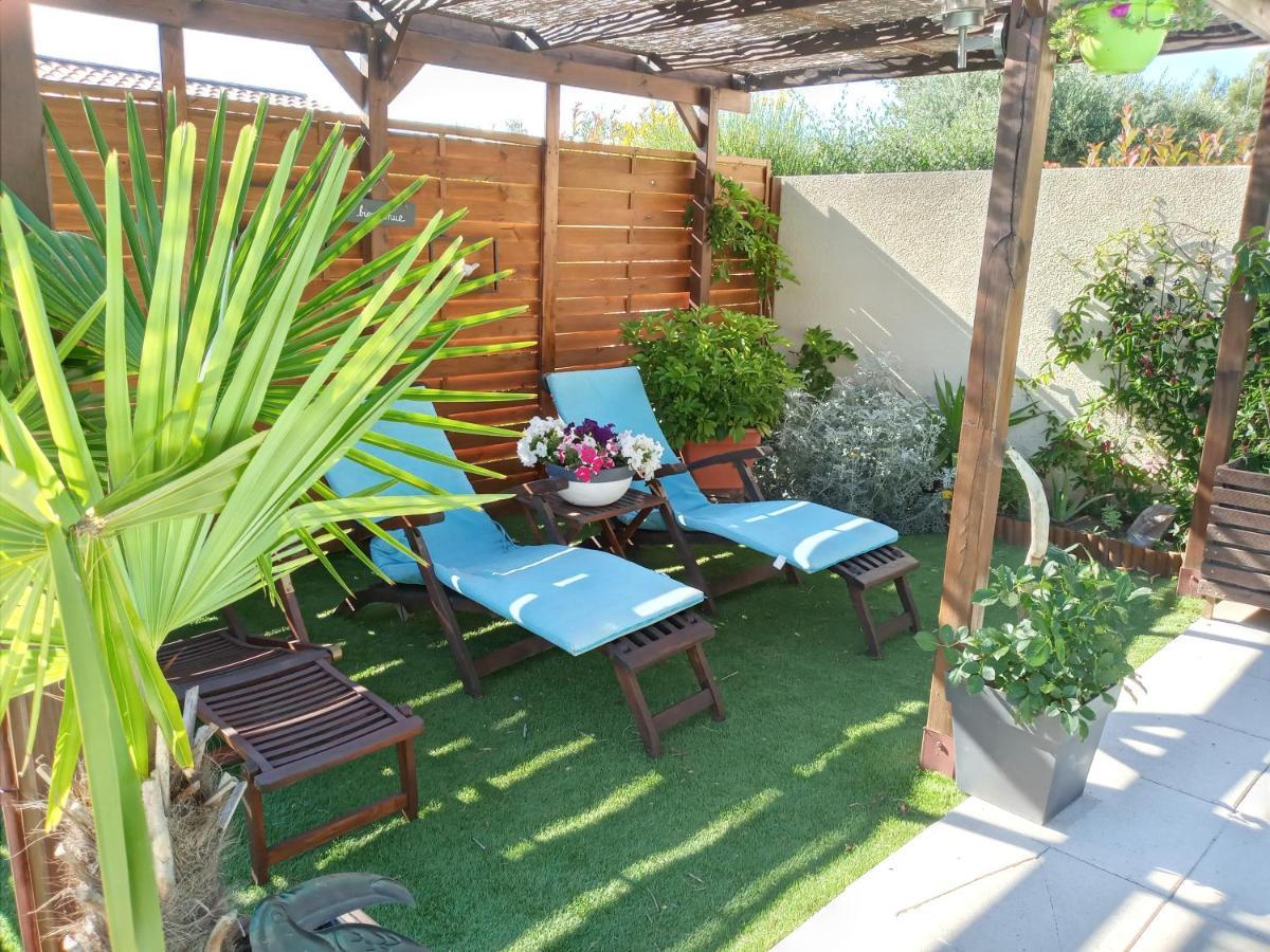 Les Coronilles Bed & Breakfast Beaucaire  Eksteriør bilde
