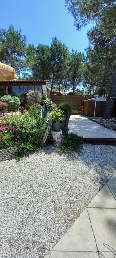 Les Coronilles Bed & Breakfast Beaucaire  Eksteriør bilde
