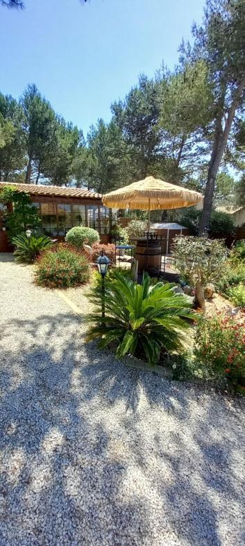 Les Coronilles Bed & Breakfast Beaucaire  Eksteriør bilde