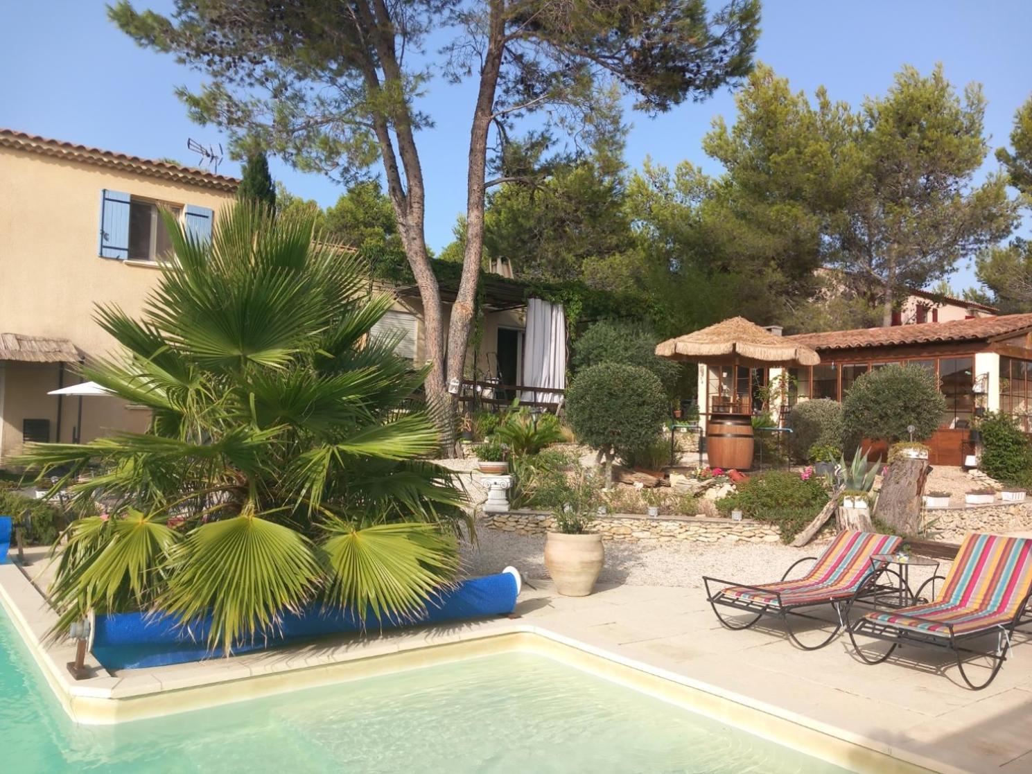 Les Coronilles Bed & Breakfast Beaucaire  Eksteriør bilde