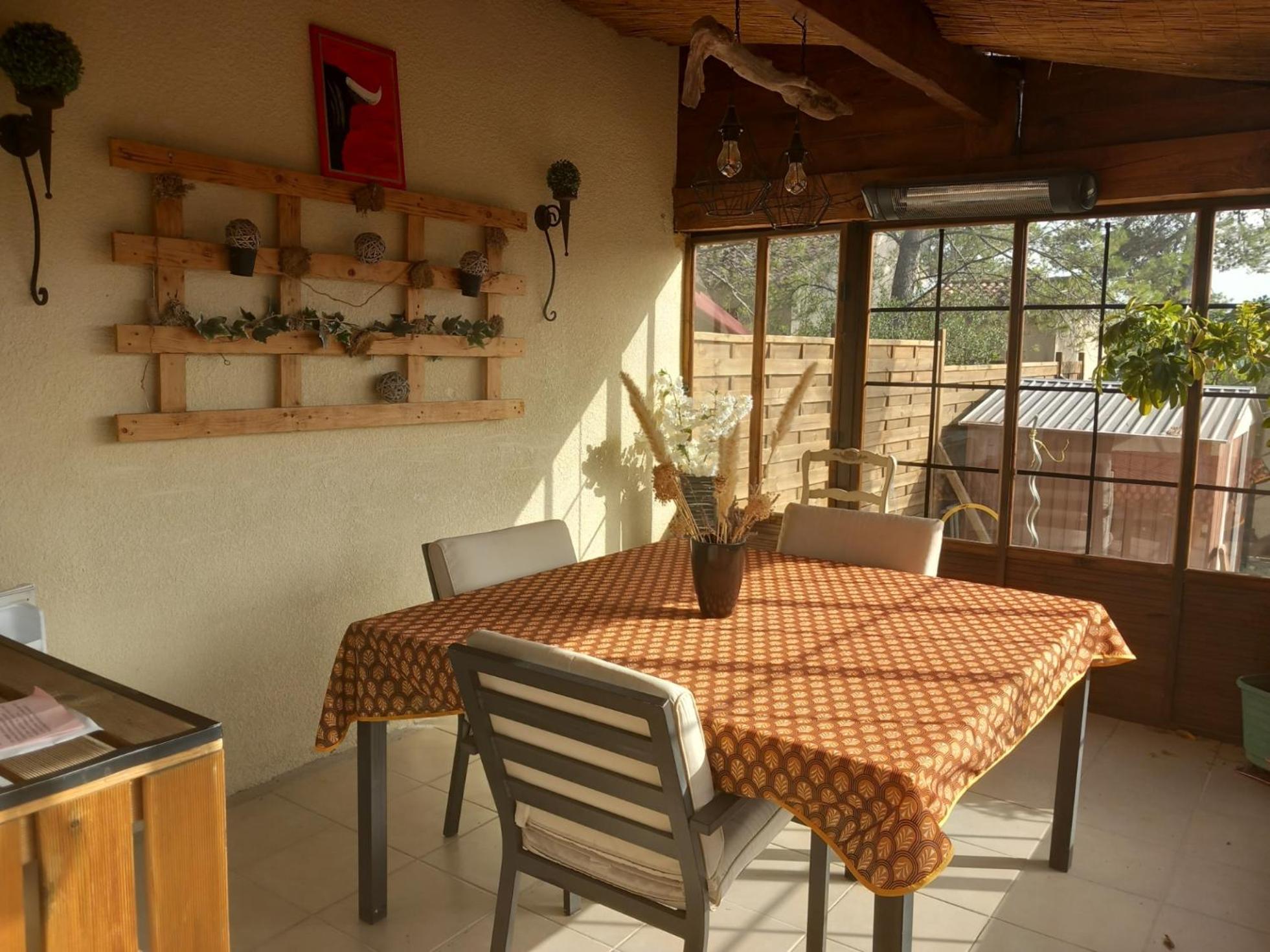 Les Coronilles Bed & Breakfast Beaucaire  Eksteriør bilde