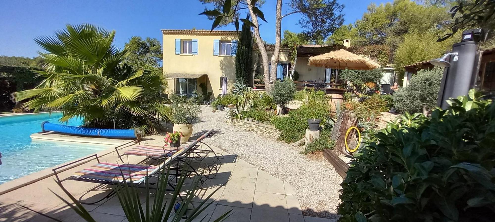 Les Coronilles Bed & Breakfast Beaucaire  Eksteriør bilde