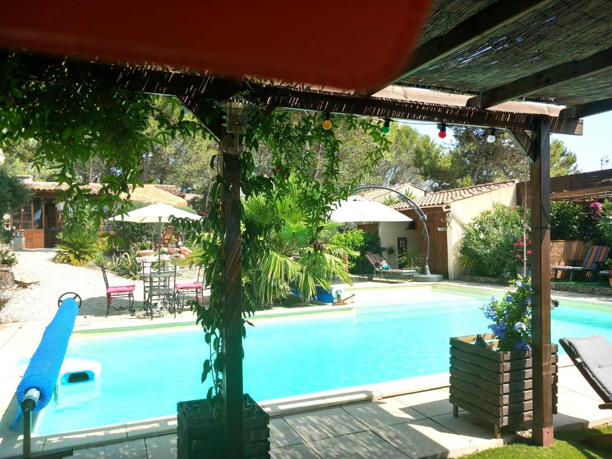 Les Coronilles Bed & Breakfast Beaucaire  Eksteriør bilde