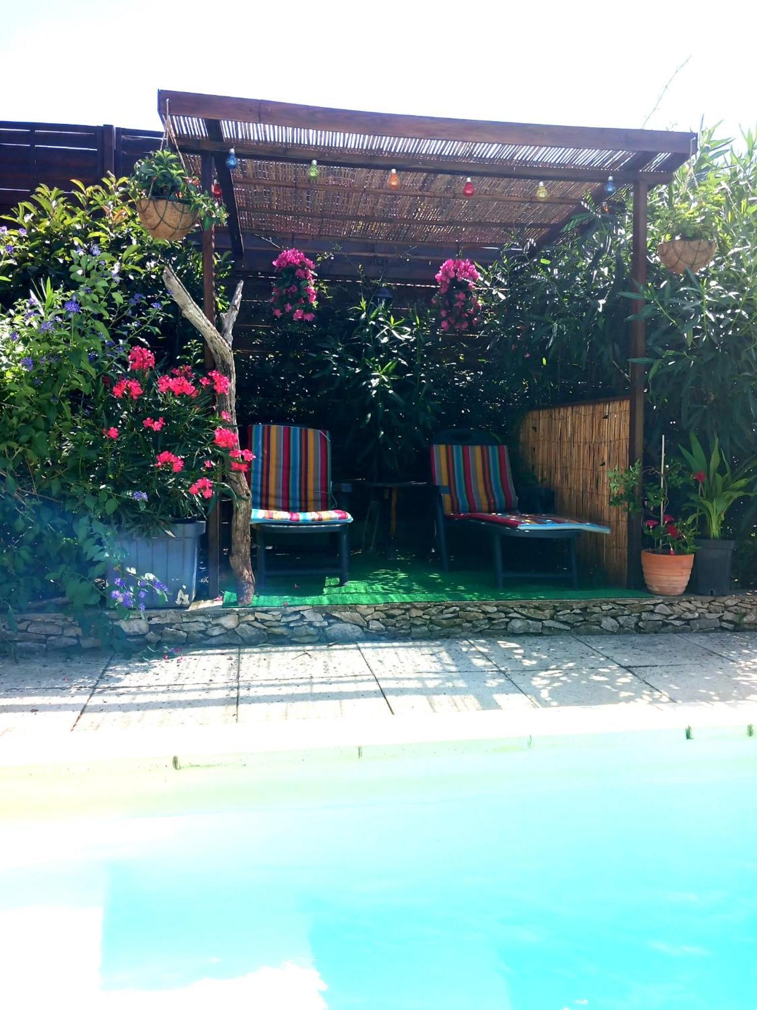 Les Coronilles Bed & Breakfast Beaucaire  Eksteriør bilde